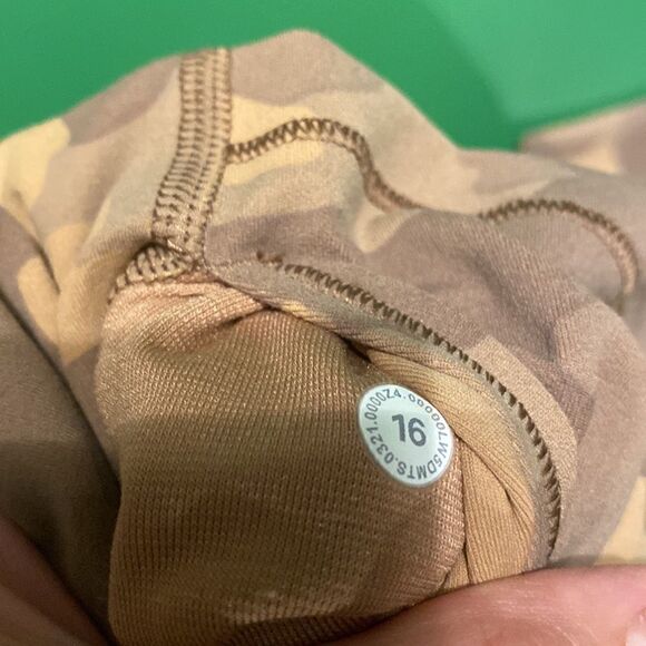 NWT Lululemon Align High-Rise Pant 25" Heritage 365 Camo Beige Size 16 - Picture 10 of 11